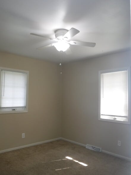 Building Photo - 4206 N 30th Ter
