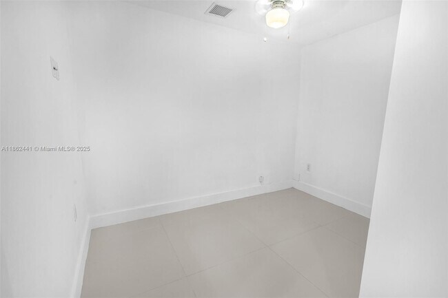 Building Photo - 6402 SW 93rd Pl