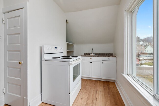 Building Photo - 1528 Ridge Ave