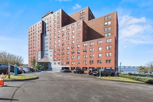 Primary Photo - 750 Davol St