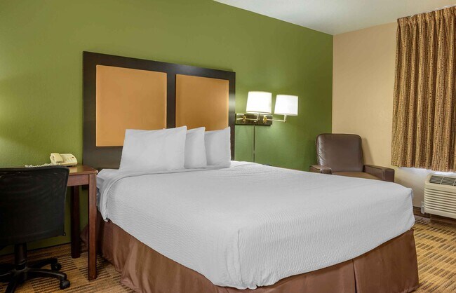Building Photo - Furnished Studio-Detroit - Sterling Heights