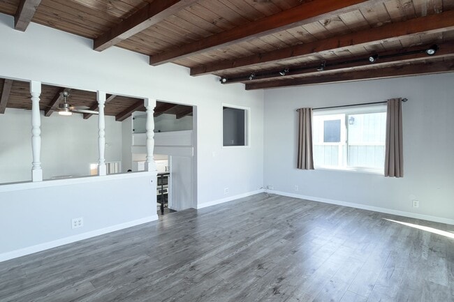Building Photo - Renovated 2 Bed + 2 Bath with office space |Hollywood by the Sea | Oxnard | Unfurnished