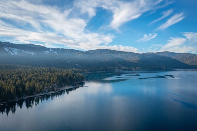 Building Photo - 300 Tomahawk Ave