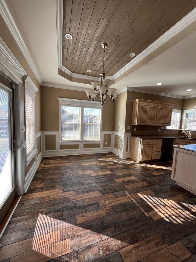 Building Photo - 4062 McKenzie Ln