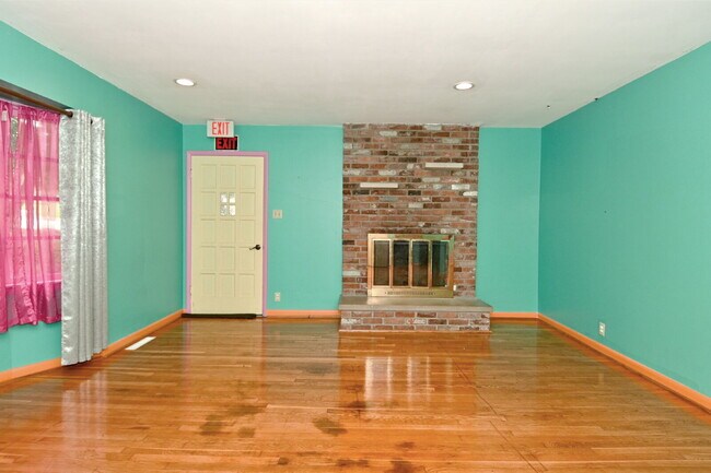 Building Photo - Charming 3-Bedroom Retreat with 2 Full Baths on South Meridian Street – 1516 Sq Ft of Comfort in ...