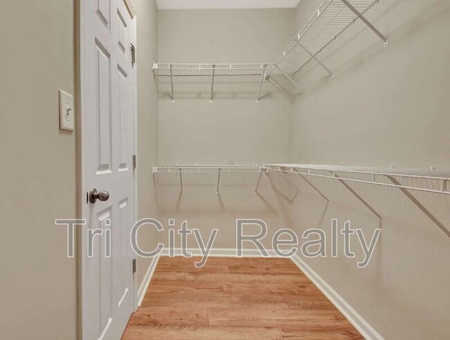 Building Photo - 113 Macalester Dr
