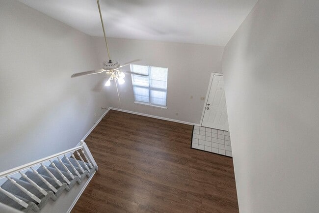 Building Photo - 212-214 Nikki Way