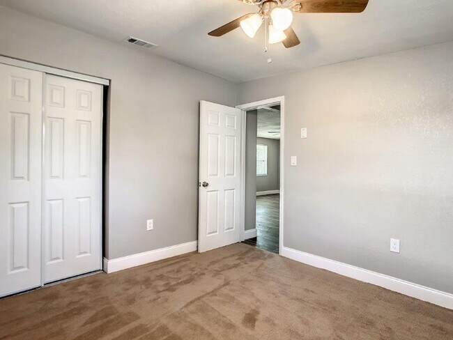 Building Photo - JUST REDUCED!!  Completely upgraded 3/1 1196 Sq. Ft. with recently renovated bathroom and kitchen...