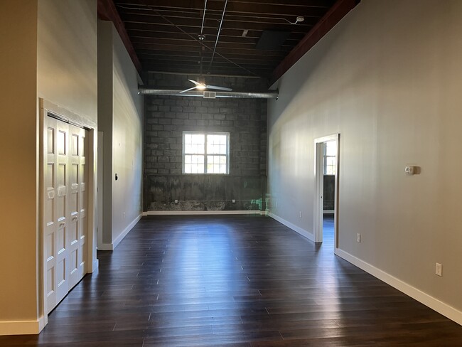 Building Photo - 108 Adams St