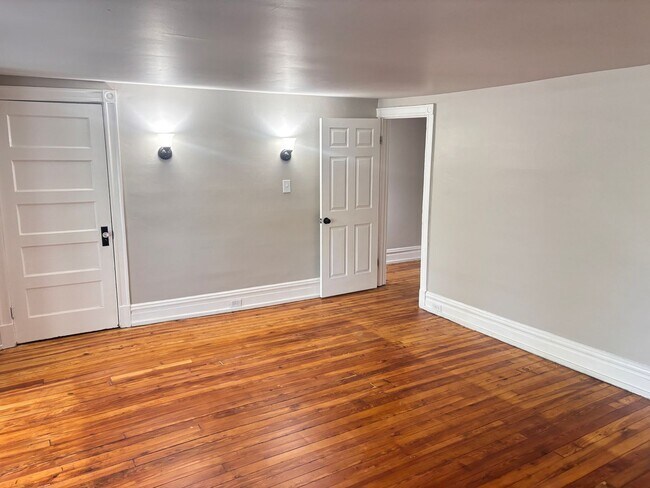 Building Photo - 4 Bedroom, 2 Full Baths Harrisburg House for Rent