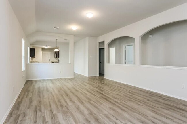 Building Photo - 2700 Madison Ct