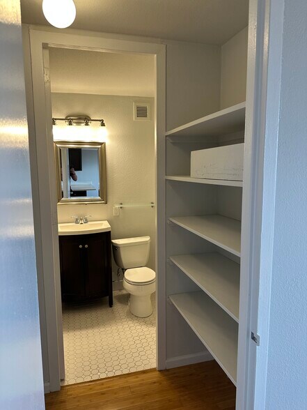 Building Photo - 1350 N Dearborn St