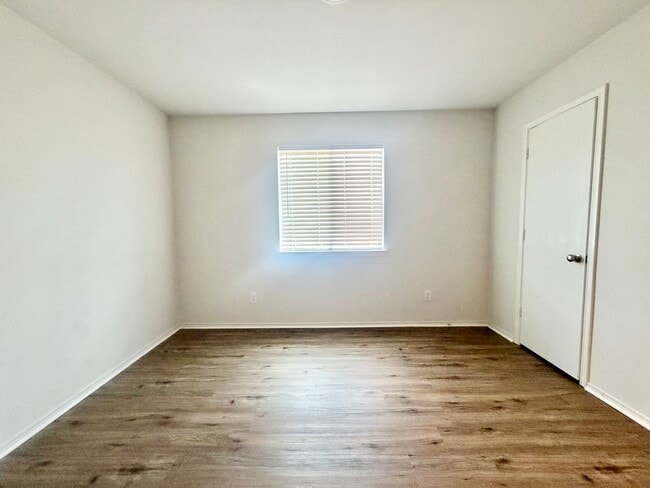 Building Photo - Updated and ready for occupancy