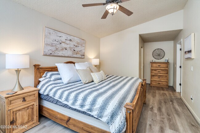 Building Photo - 6441 N Tierra De Las Catalinas