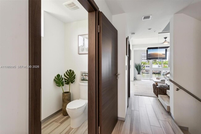 Building Photo - 101 N Shore Dr