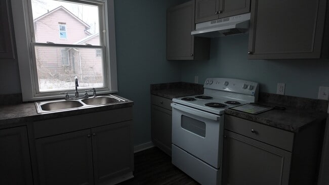 Building Photo - 422 Downing Pl