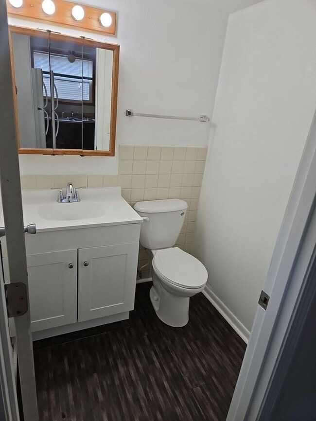 Building Photo - **Charming 3-Bedroom Duplex with Modern To...