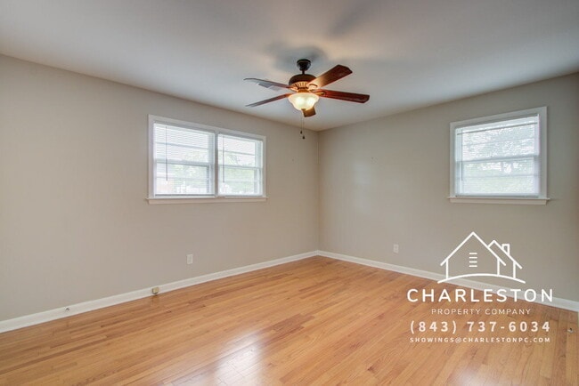 Building Photo - 1502 Woodcrest Ave