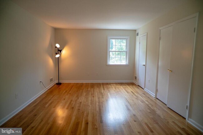 Building Photo - 5012 Larno Dr
