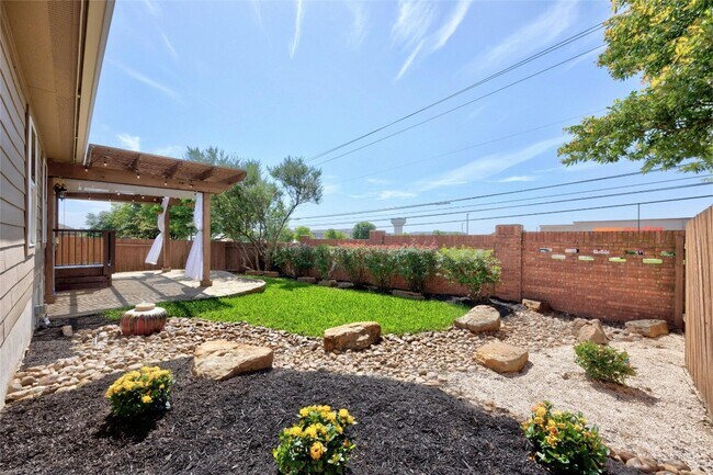 Building Photo - 1701 Hidden Springs Path