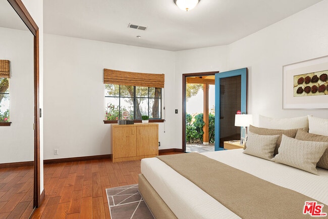 Building Photo - 4211 Avenida De La Encinal