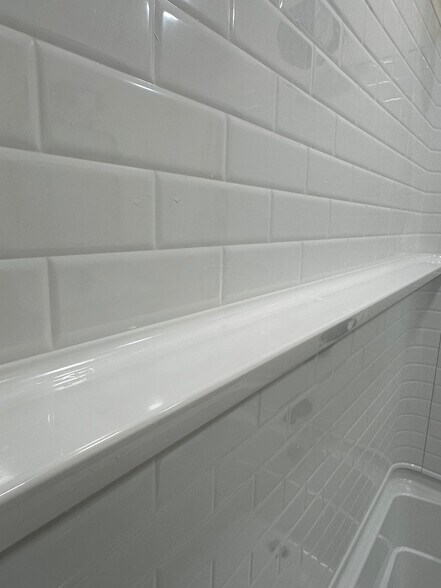 Ledge In Bathroom Unit - 337 Wimbish Dr