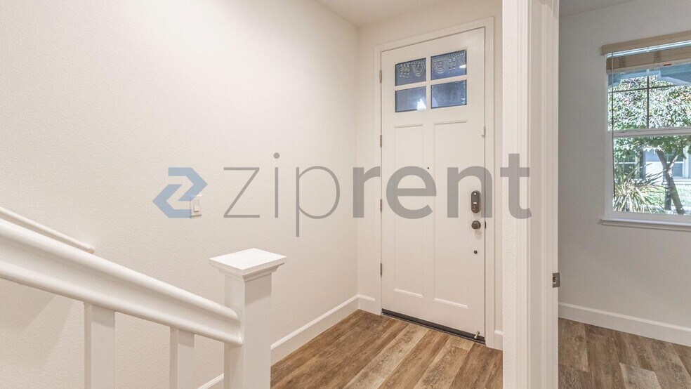 Building Photo - Unit