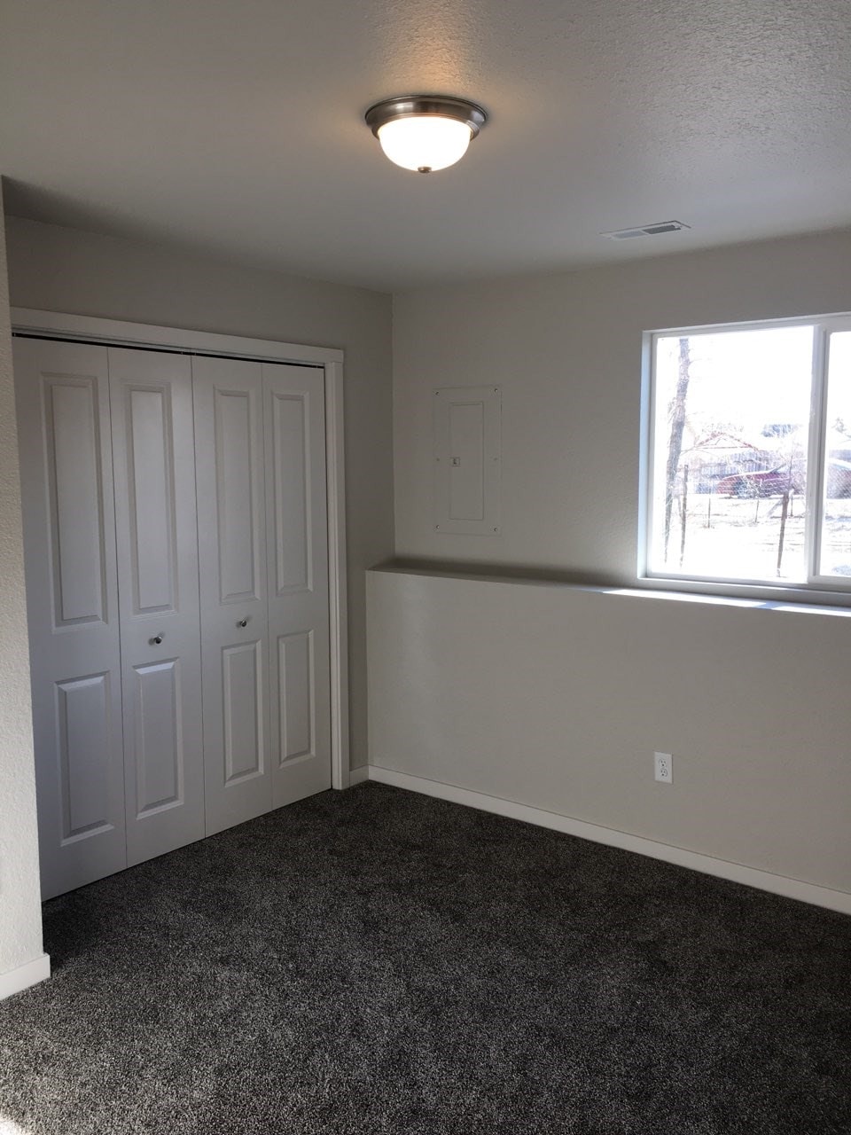 Building Photo - 728 Haines Ave
