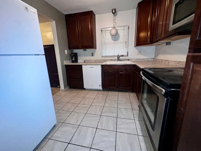 Building Photo - 8362 Cristobal Cir