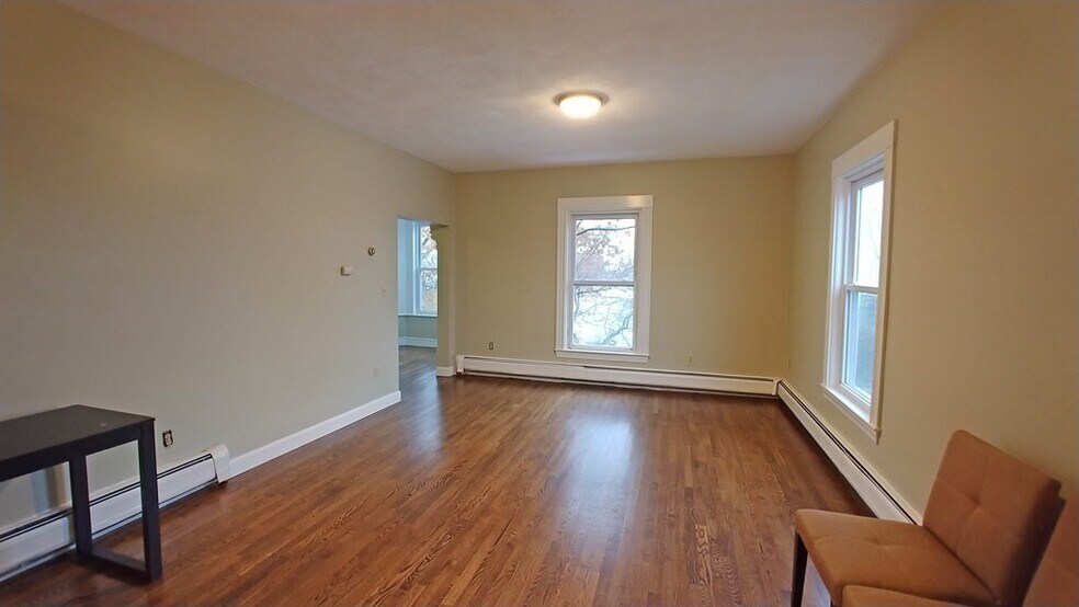 Building Photo - 136 Walnut St