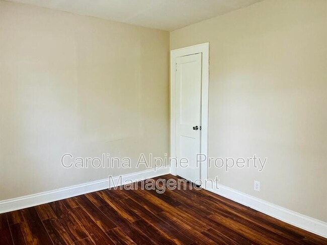 Building Photo - 606 S Ellis St