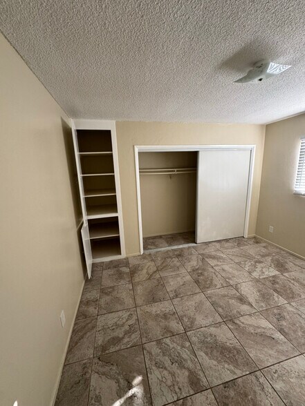 Building Photo - 1193 N Ardmore Ave