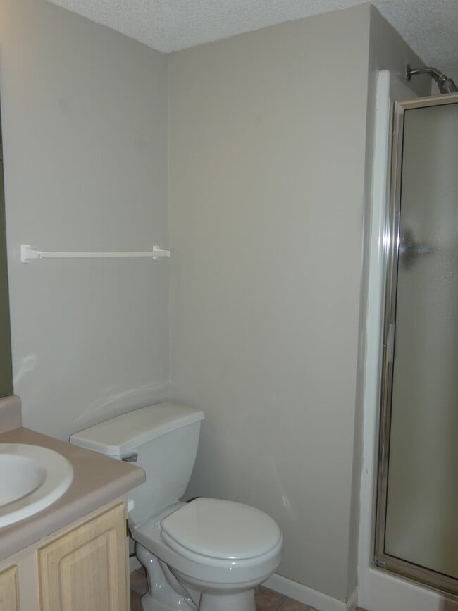 Building Photo - 10615 N Locust Ct