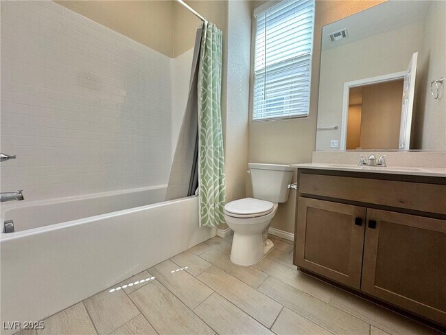 Building Photo - 4565 Queens Hill St