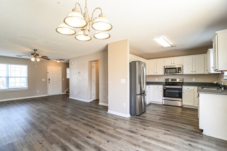 Building Photo - 913 River Trail Rd