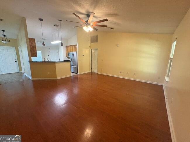 Building Photo - 603 Victorias Cir
