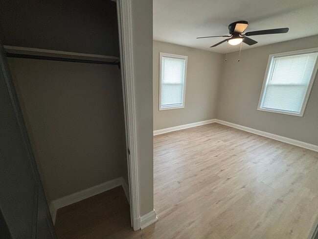 Building Photo - 3 bedroom townhome 21213