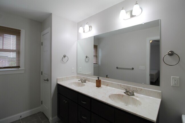 Building Photo - 2221 Lapis Ln