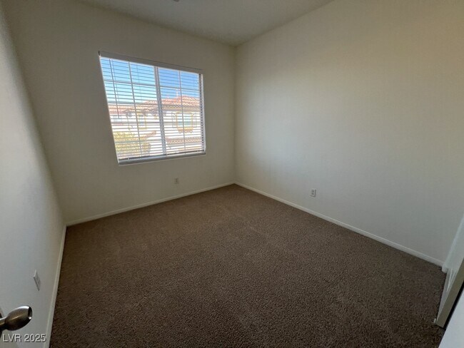 Building Photo - 733 Easter Lily Pl