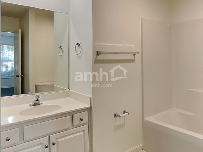 Building Photo - 101 Charlotte Ct