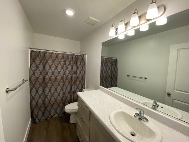 Building Photo - 428 W 40 S