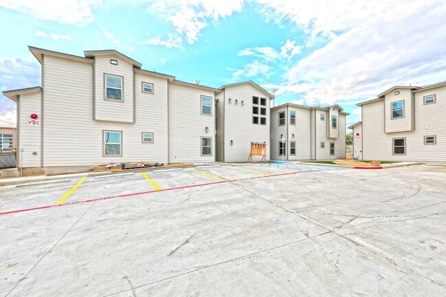 Building Photo - 7126 Rosson Rd