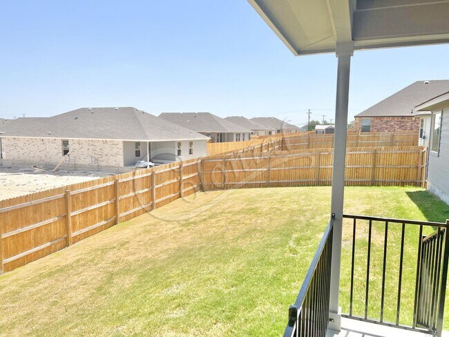 Building Photo - 1307 Cesarina St