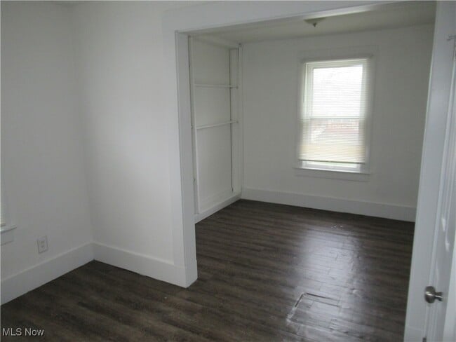 Building Photo - 118 W Glendale St