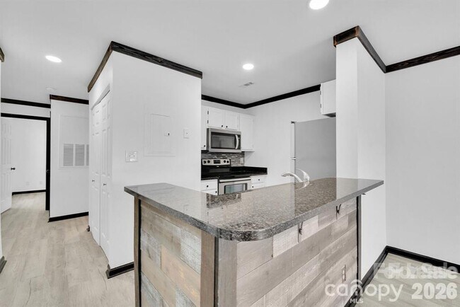 Building Photo - 18755 Vineyard Point Ln
