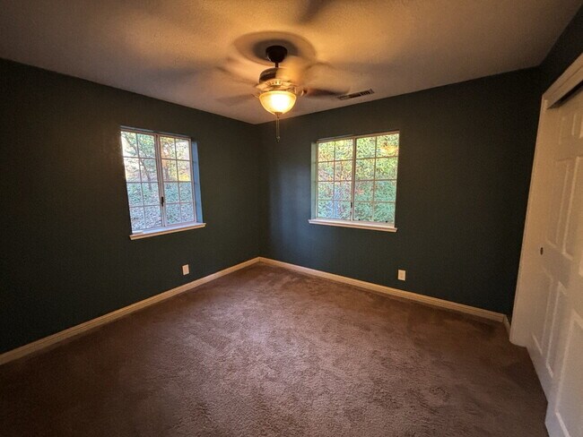 Building Photo - 3 bedroom home on community pond - great fishing!