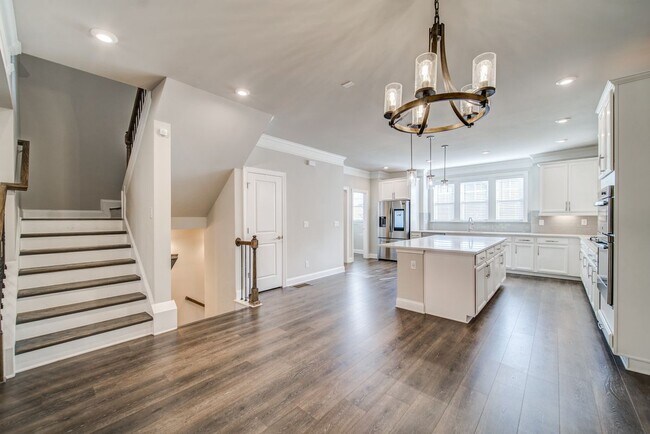 Building Photo - 1363 Harris Way S
