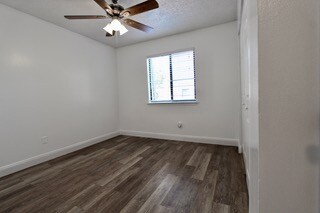 Building Photo - 308 Miracle Strip Pkwy SW