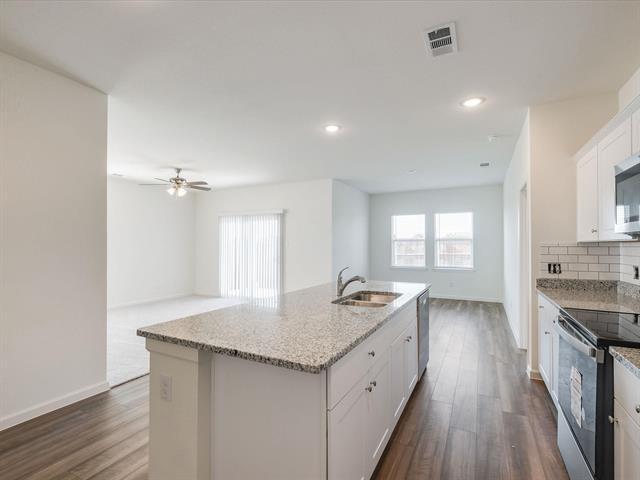 Building Photo - 1553 Shadow Hawk Dr