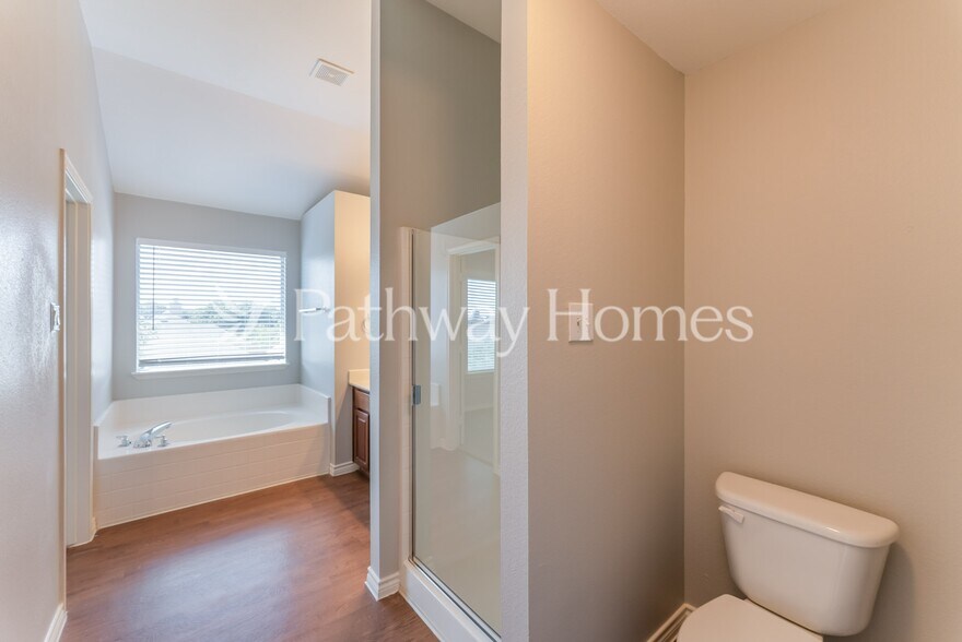 Building Photo - 212 Hereford Dr